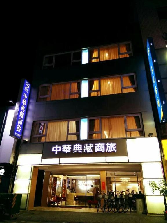 夜間旅店燈箱外觀