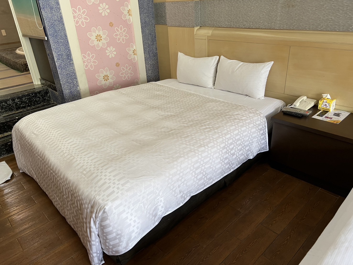 七彩湖汽車旅館-1